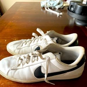 Men’s Nike sport shoe.